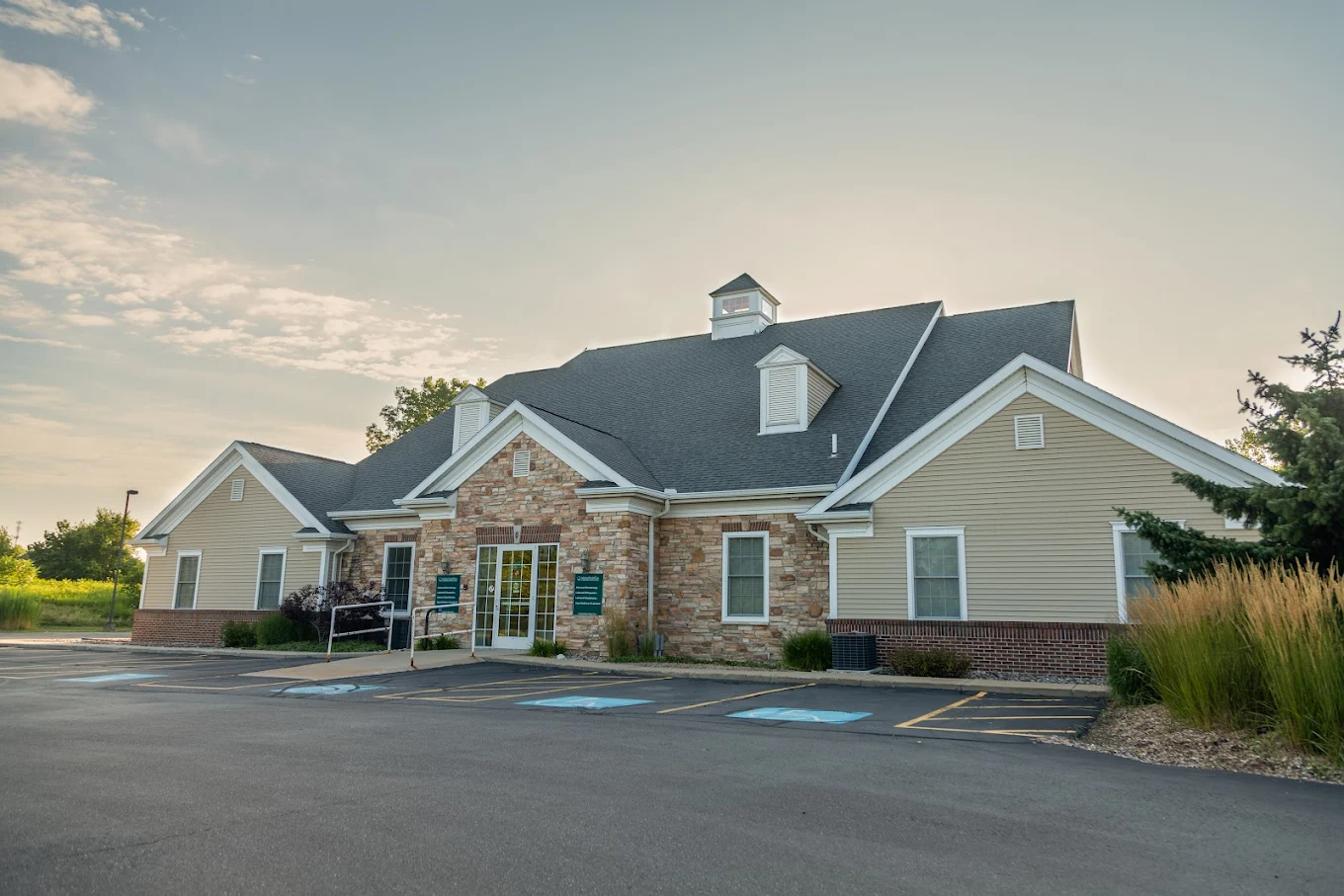 Exterior view of Niles orthopedic clinic where Dr. Josiah Valk sees patients